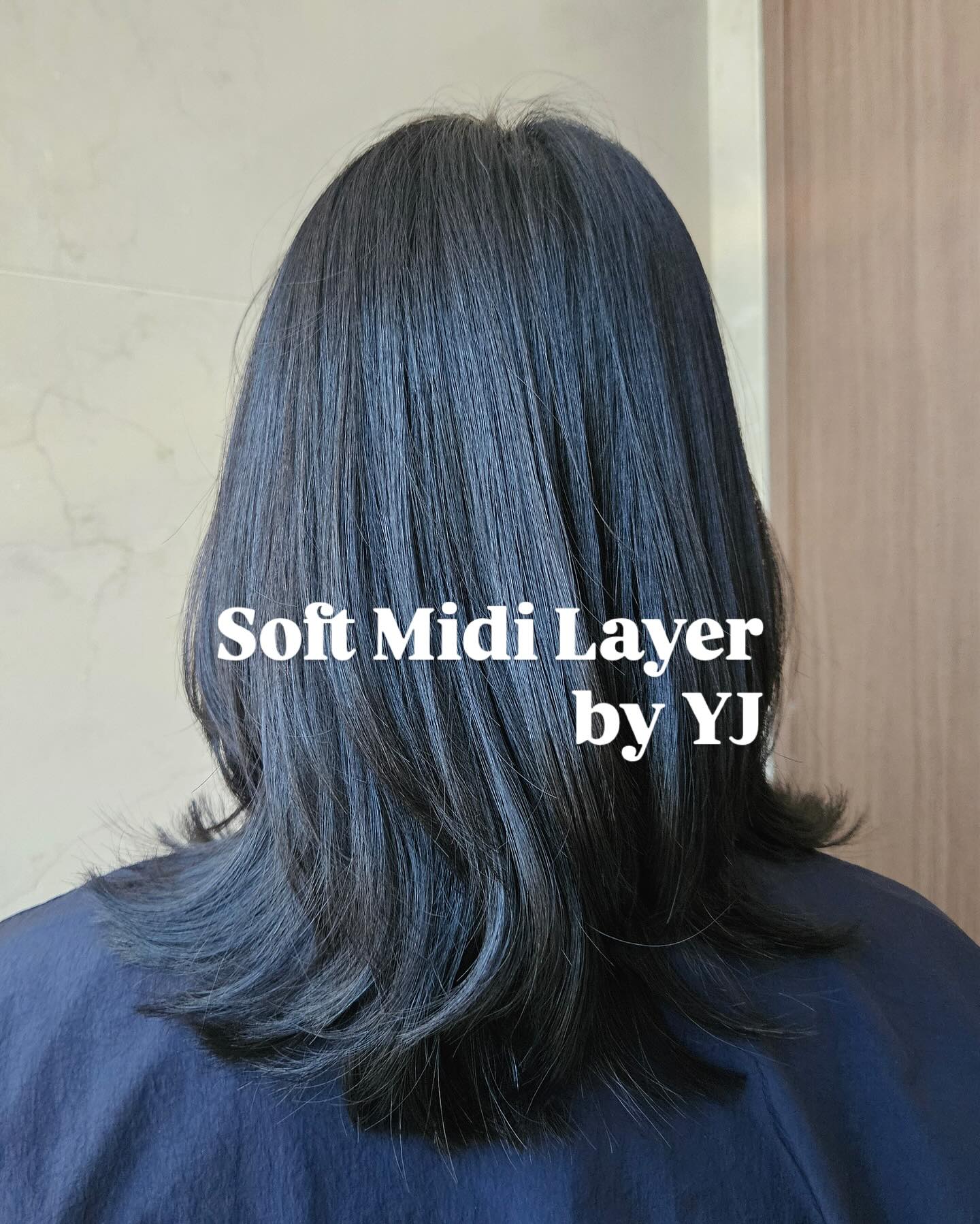 Soft midi layered cut💇‍♀️

A lightweight shape with soft movement and a natural silhouette.
Perfect for those who want texture and volume without heavy styling.

This cut works well for:
✔️ Natural daily look
✔️ Growing-out stages
✔️ Face line balancing

Low-maintenance, clean, and effortless —
a great option for a subtle but refreshing change.