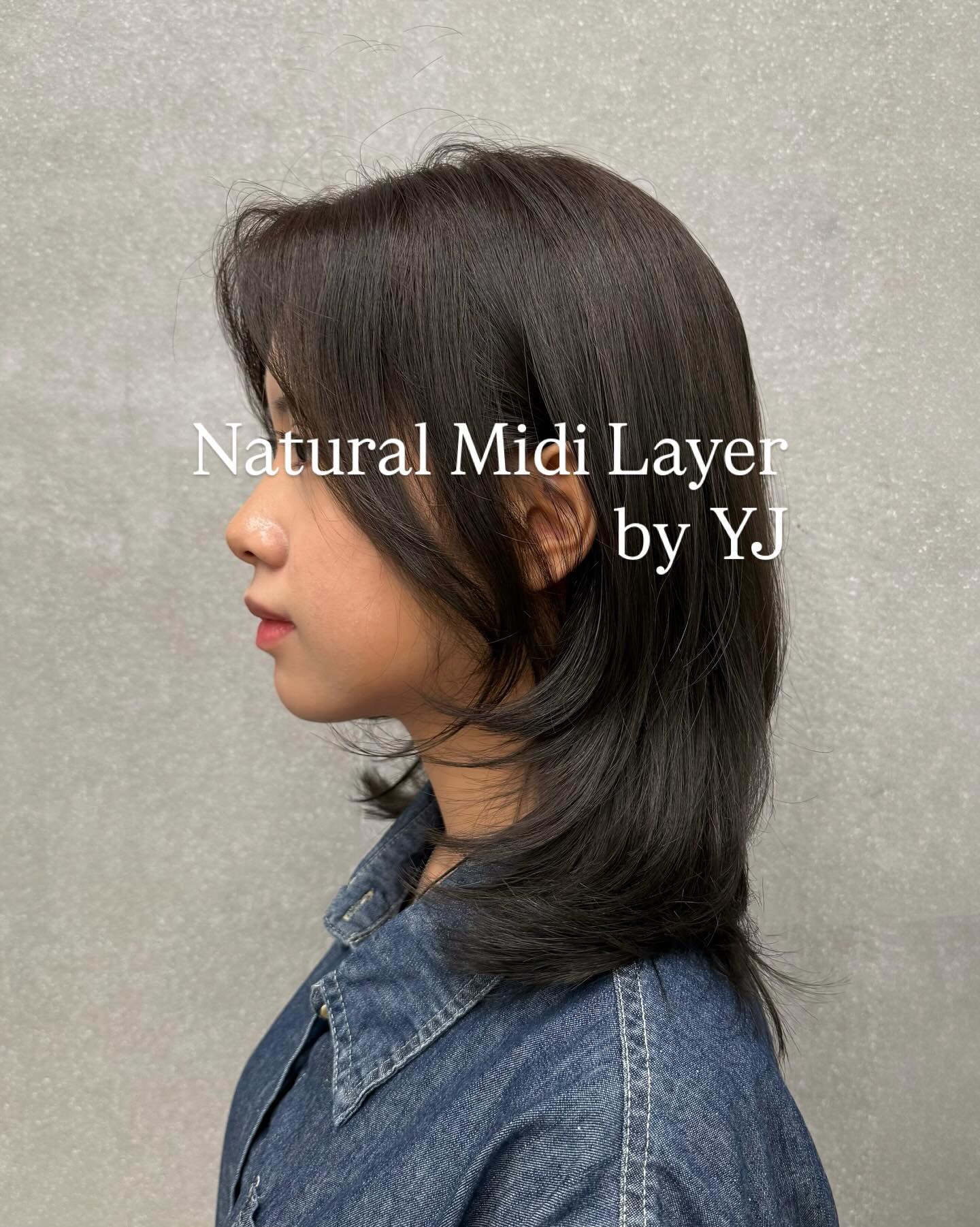 🌿Natural midi-length layered cut🌿

A soft and lightweight silhouette with gentle movement —
perfect for those who want shape without heavy styling.

Benefits:
✔️ Face line balancing
✔️ Natural daily styling
✔️ Light texture with soft ends

A great choice if you’re growing your hair out or want a fresh, subtle change.