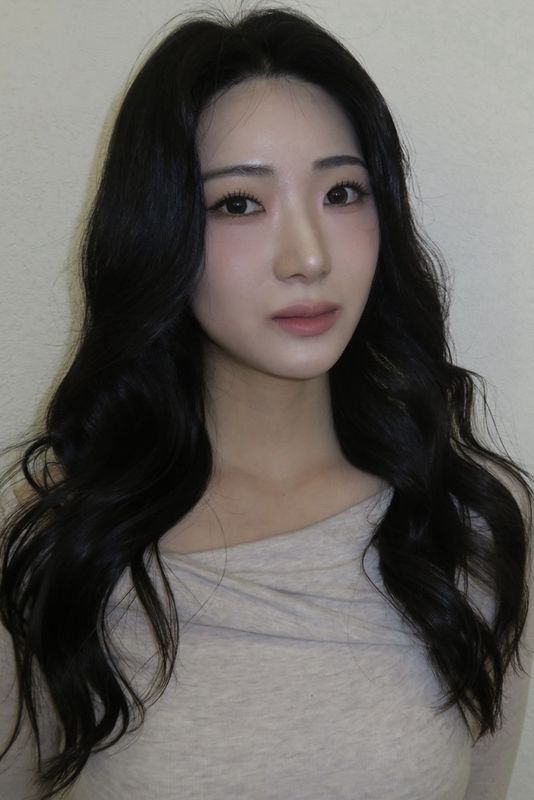 demure makeup