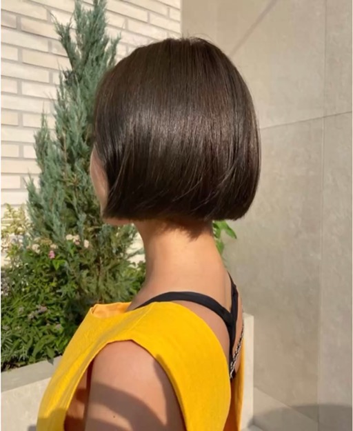 Tassel Cut with Matte Brown .
A sleek silhouette with muted brown tones for timeless elegance.
