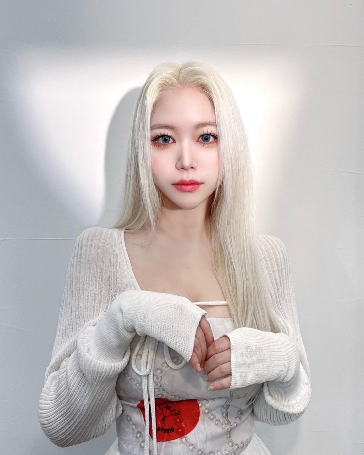 백금발 슬릭컷 