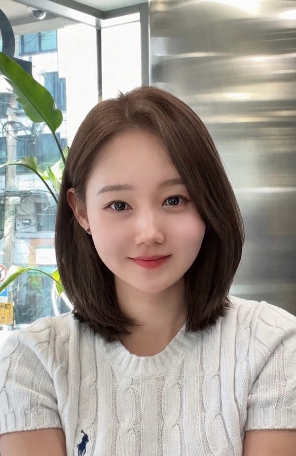 미디엄기장의 단발 스타일입니다 레이어드를 내고 싶지 않은 고객님들께 추천드립니다