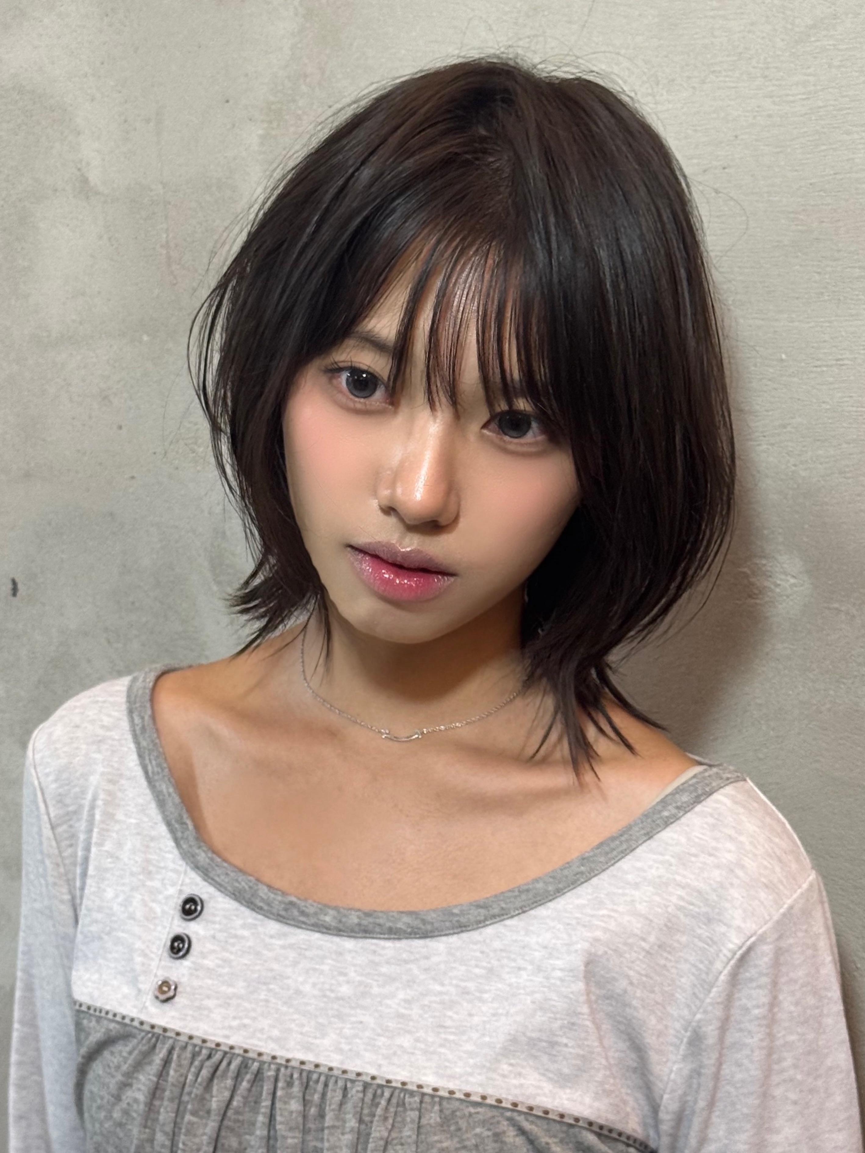중단발 허쉬컷

단발에서 기르는 중단발 기장도 무겁지 않고 예쁘게 레이어를 넣었어요.