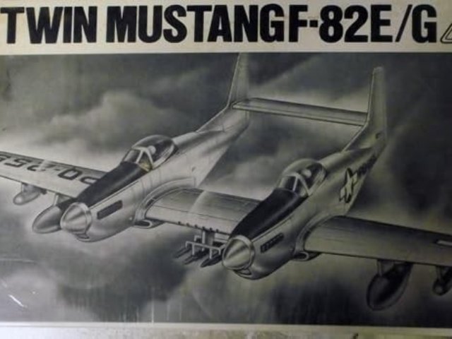 1/72アメリカ空軍ノースアメリカンF-82E/Gツインムスタング双胴戦闘機