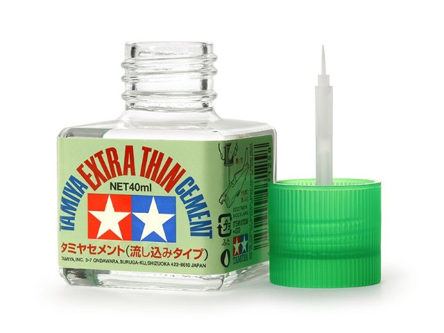 タミヤセメント (流し込みタイプ)