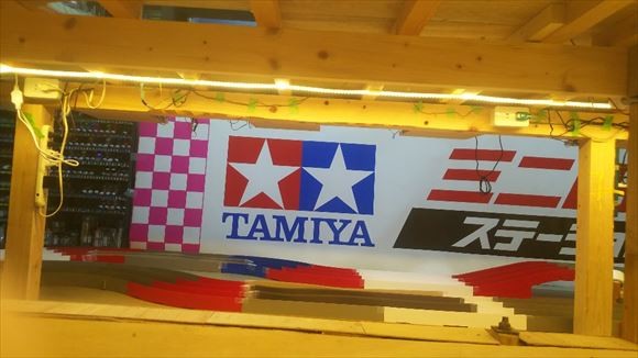 当店のサーキットは、Nゲージレイアウトの下部を利用しております