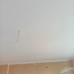 Полагане на 2 ръце латекс по таван