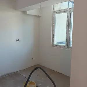 Полагане на грунд преди боядисване по стени