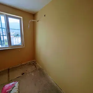 Полагане на 2 ръце латекс по стени