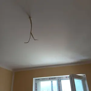 Полагане на 2 ръце латекс по таван