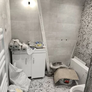 Баня пакетна цена  - Полагане на дълбокопроникващ грунд по стени и таван; Полагане на мазилка и изправяне на стени; Полагане на грунд-бетонконтакт по под; Полагане на замазка и задаване на наклон на под; Полагане на хидроизолация, включително на хидроизолационни ленти по ъгли; Монтаж гранитогрес на пода, вкл. фугиране; Монтаж на гранитогрес по стени, вкл. фугиране;