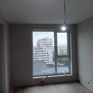 Полагане на 2 ръце латекс по стени