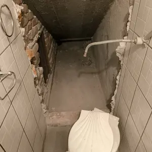 Къртене, чистене и извозване на строителни отпадъци.