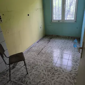 Къртене, чистене и извозване на строителни отпадъци.
