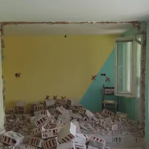 Къртене, чистене и извозване на строителни отпадъци.