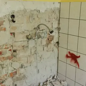 Къртене, чистене и извозване на строителни отпадъци.