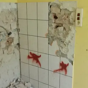 Къртене, чистене и извозване на строителни отпадъци.