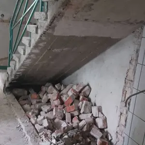 Къртене, чистене и извозване на строителни отпадъци.