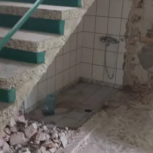 Къртене, чистене и извозване на строителни отпадъци.