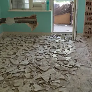 Къртене, чистене и извозване на строителни отпадъци.