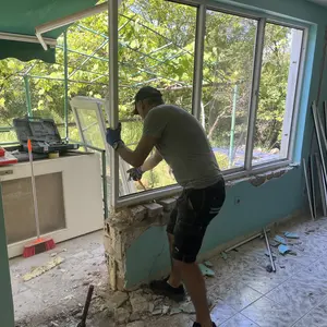 Къртене, чистене и извозване на строителни отпадъци.