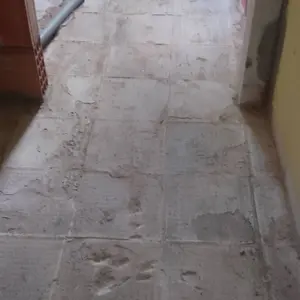 Къртене, чистене и извозване на строителни отпадъци.