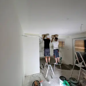 Полагане на грунд преди боядисване по стени