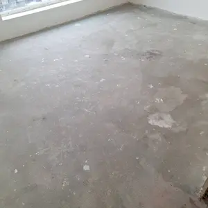 Полагане на саморазливна замазка по под