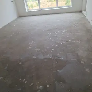 Полагане на саморазливна замазка по под