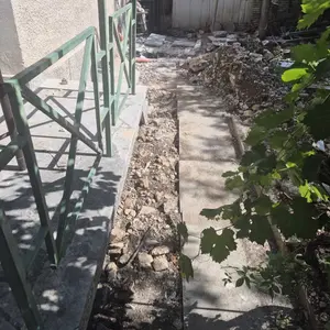 Пълен пакет ВиК инсталация – включва изграждане/подмяна на тръбните разводки за чиста и мръсна вода до вертикалните щрангове с изкарване на точки. Цената е само за инсталацията до извод. Не включва монтаж и присъединяване на санитарни уреди (мивки, душове, тоалетни, хигиенни душове, сифони и др.), които се оферират отделно.