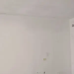[S02484] - Левски зона Г - Кирил - Полагане на грунд преди боядисване по стени - Дневна с кухня и трапезария