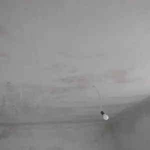 [S02484] - Левски зона Г - Кирил - Полагане на грунд преди полагане на фина шпакловка (шийтрок) по таван - Спалня 1