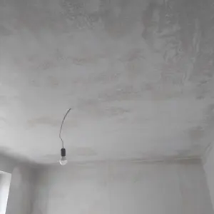 [S02484] - Левски зона Г - Кирил - Полагане на грунд преди полагане на фина шпакловка (шийтрок) по таван - Спалня 1