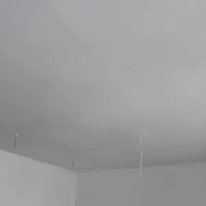 Полагане на латекс по таван