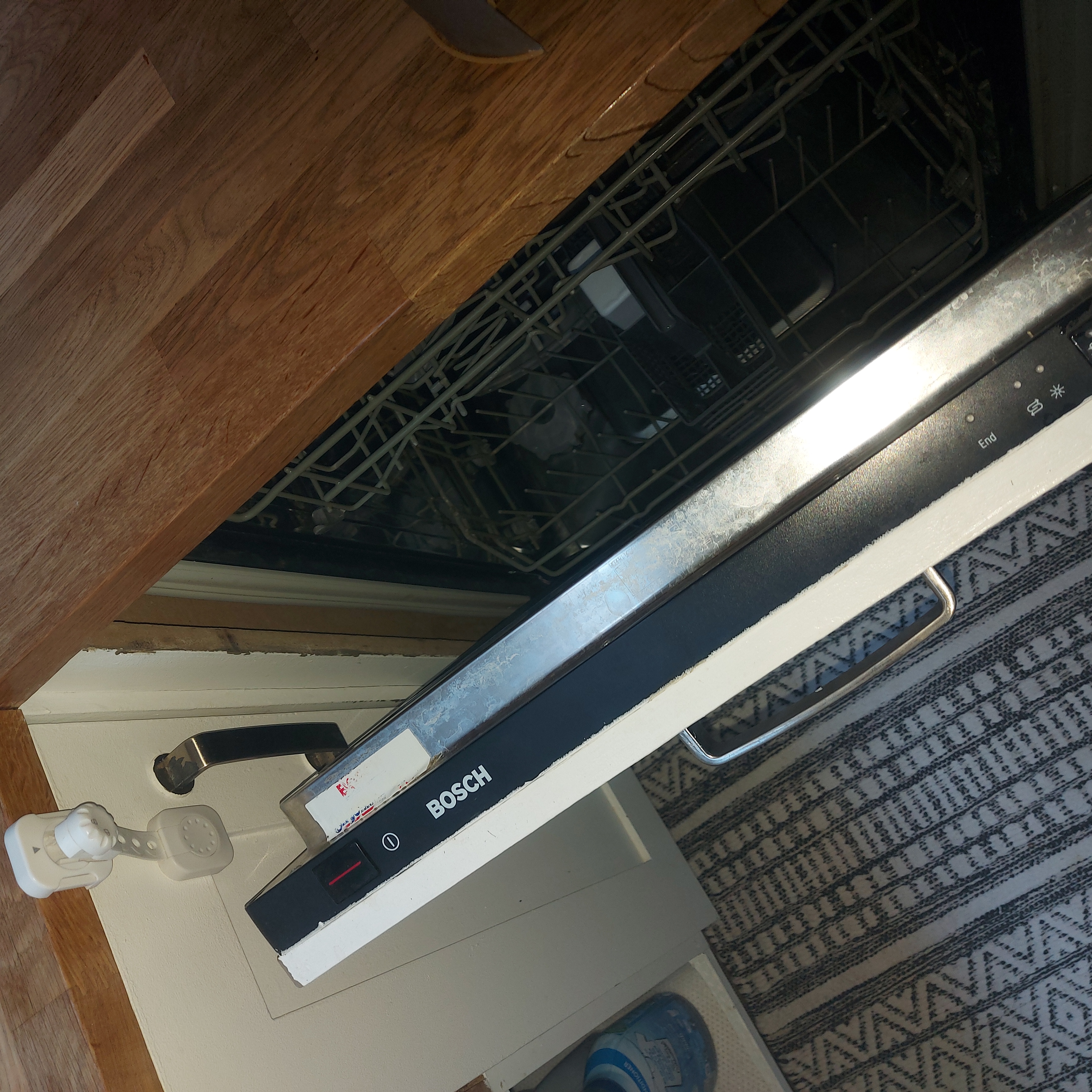 Kitchen area inspected with no drainage-related faults identified.