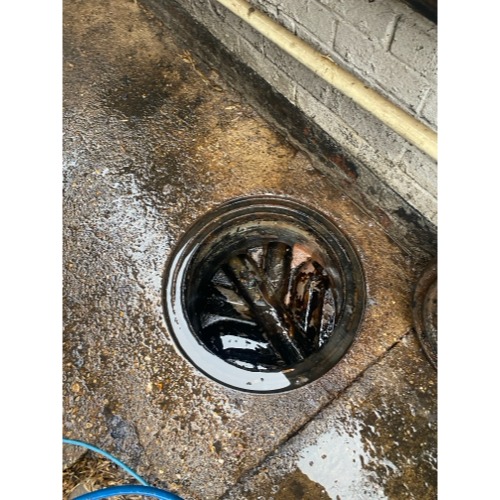 Overflow resolved following high‑pressure water jetting at this Rickmansworth (WD3) property.