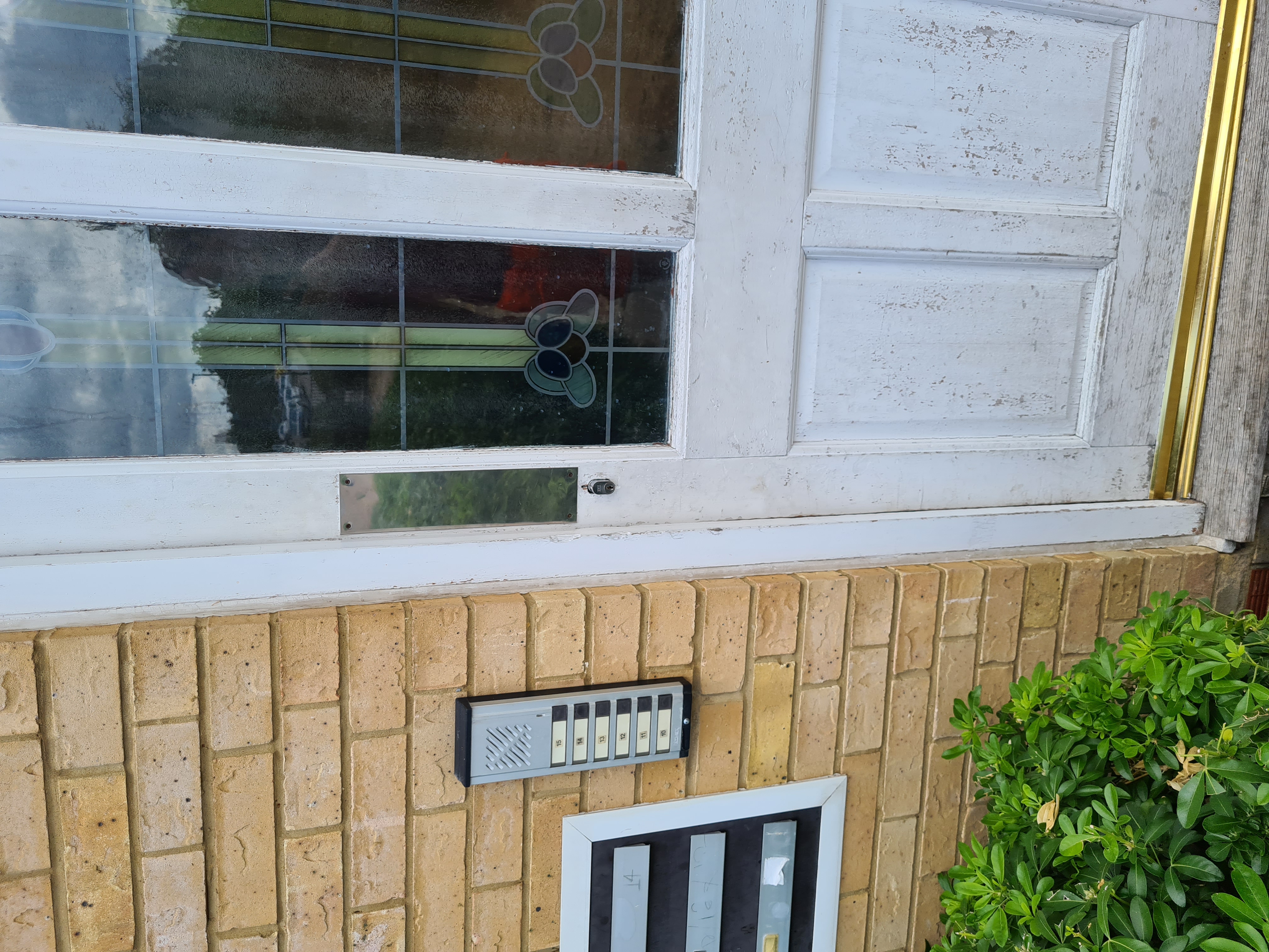 Blocked toilet attendance at a residential property in Thamesmead, where restricted flow was investigated.