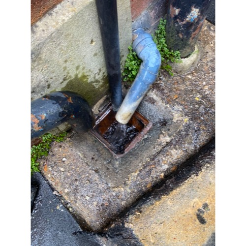 Kitchen waste gully cleared during blockage investigation in Basingstoke.