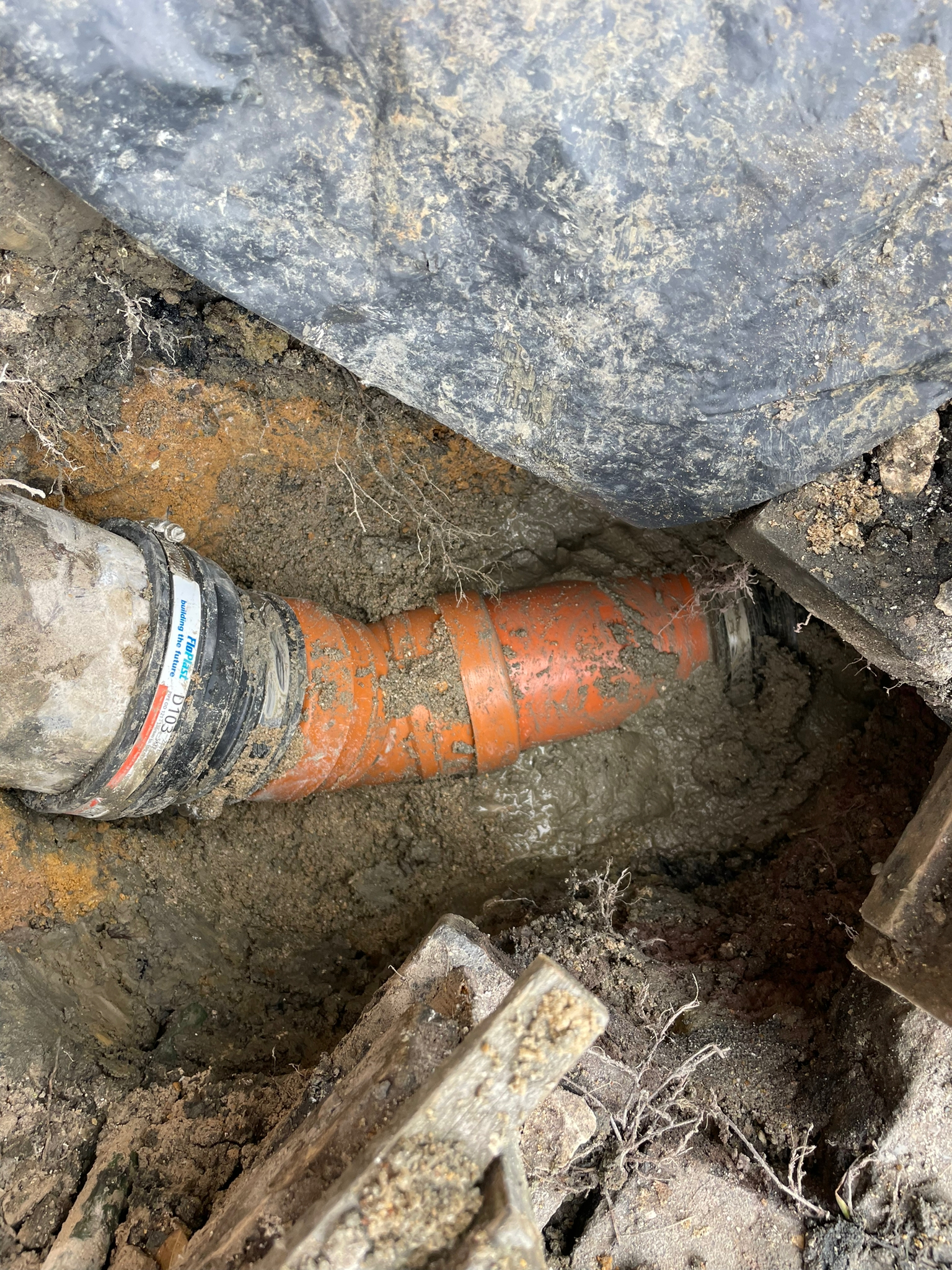 Localised excavation carried out at the front gully to access a blocked drain at a property in Basildon (SS14).