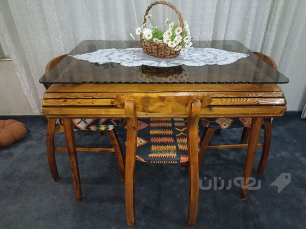 مێزی نان خواردنی فۆلکلۆری .