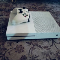 XBOX ONE S 1T نەکراوە دومانگ بەکار هاتوە دەسکی نەک