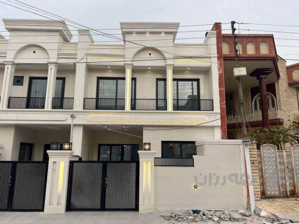 خانوو لە گەڕەکی برایەتی بۆ فرۆشتن
