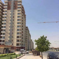 شقه للايجار في عمارة روز تاور ع طريق مجدي مول