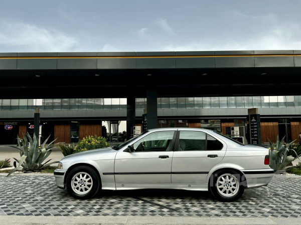 BMW 320 i_A V6 1992 - 4
