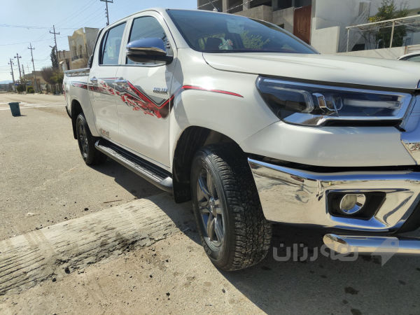 Toyta Hilux  - 2