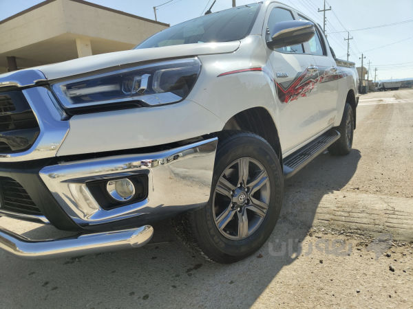 Toyta Hilux  - 3