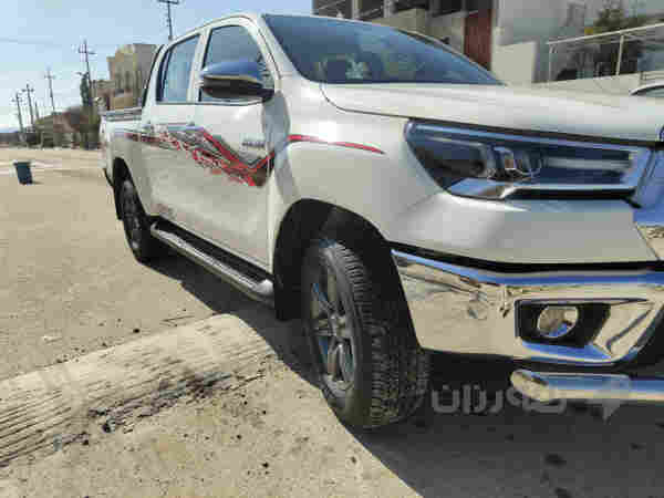 Toyta Hilux  - 2