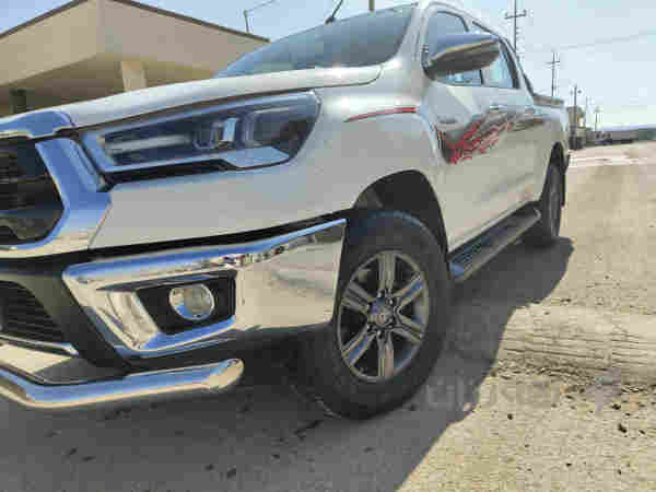 Toyta Hilux  - 3
