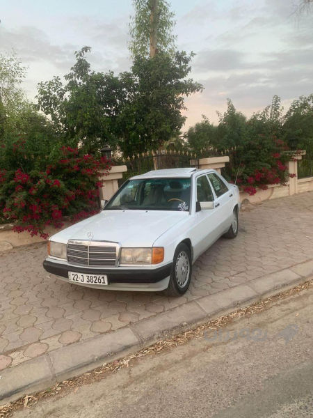 مارسيدس 190موديل 1990