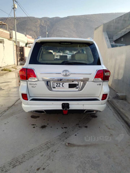 تویۆتا لاندگرۆزەر 2012
